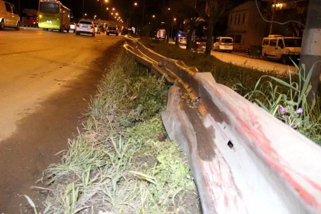 Bariyerlere çarpıp takla atan otomobil metrelerce ters sürüklendi: 1 yaralı Bariyerlere çarpıp takla atan otomobil metrelerce ters sürüklendi: 1 yaralı