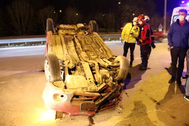 Bariyerlere çarpıp takla atan otomobil metrelerce ters sürüklendi: 1 yaralı Bariyerlere çarpıp takla atan otomobil metrelerce ters sürüklendi: 1 yaralı