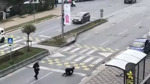 (Başakşehir'de silahlı kavga: 2 ölü, 2 yaralı; dehşet anları kamerada