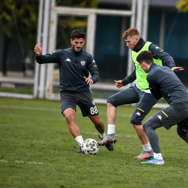 Bursaspor'da Altay maçı öncesi moraller yüksek Bursaspor'da Altay maçı öncesi moraller yüksek