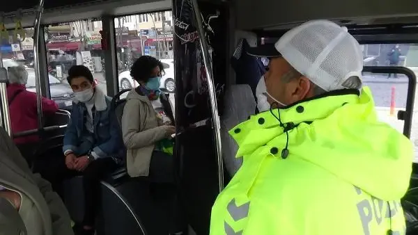 Çanakkale'de 65 yaş ve üzeri vatandaşların toplu taşıma kartları kullanıma kapatıldı Çanakkale'de 65 yaş ve üzeri vatandaşların toplu taşıma kartları kullanıma kapatıldı