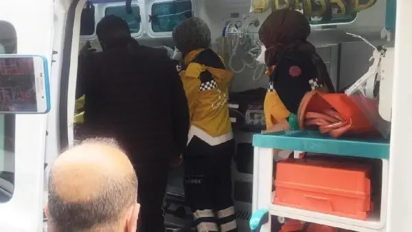 Son dakika haber! ADIYAMAN Çatıda intihar girişimini polis engelledi Son dakika haber! ADIYAMAN Çatıda intihar girişimini polis engelledi