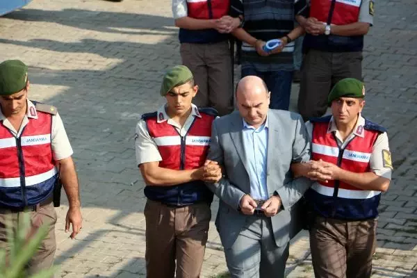 Son dakika haberi! Darbeci eski amirale, Cumhurbaşkanına hakaretten 7 yıl hapis cezası verildi Son dakika haberi! Darbeci eski amirale, Cumhurbaşkanına hakaretten 7 yıl hapis cezası verildi