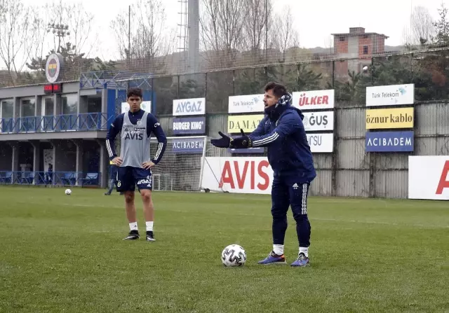 Erdinç Sözer: 'Kalan haftalarda Fenerbahçe'ye her şeyimi vermek istiyorum' Erdinç Sözer: 'Kalan haftalarda Fenerbahçe'ye her şeyimi vermek istiyorum'