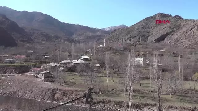 ERZURUM Bahçesinde bitkin bulduğu balabana sahip çıktı ERZURUM Bahçesinde bitkin bulduğu balabana sahip çıktı