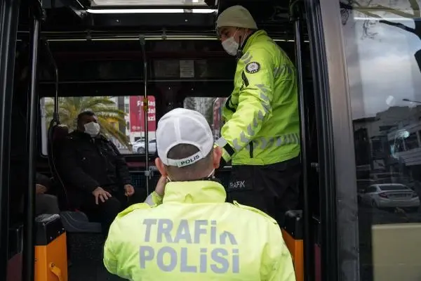 Son dakika haberleri | Fatih'te toplu taşıma araçlarında koronavirüs denetimi