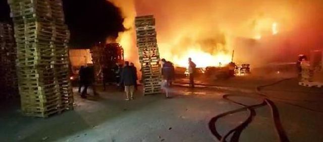 gebze de palet fabrikasindaki yangin itfaiyen 14031661 o