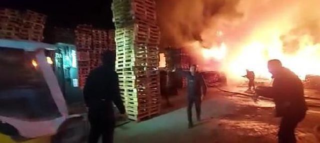 gebze de palet fabrikasindaki yangin itfaiyen 3 14031661 o