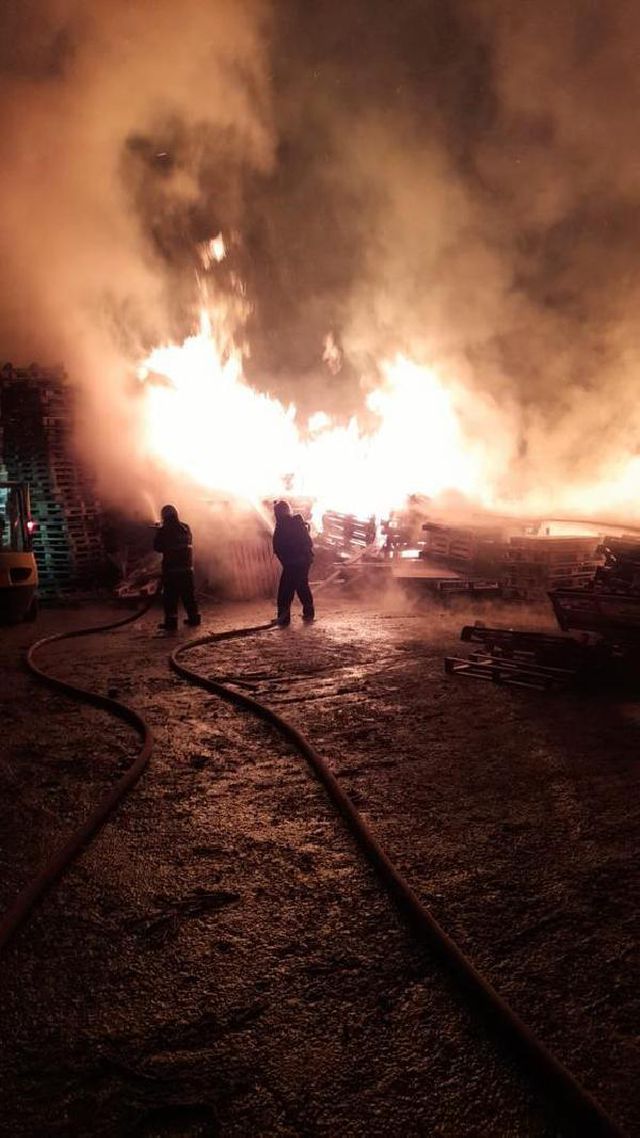 gebze de palet fabrikasindaki yangin itfaiyen 6 14031661 o