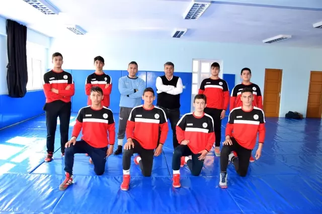 Güreş milli takımı seçmelerine Kumluca'dan 8 sporcu katılacak Güreş milli takımı seçmelerine Kumluca'dan 8 sporcu katılacak