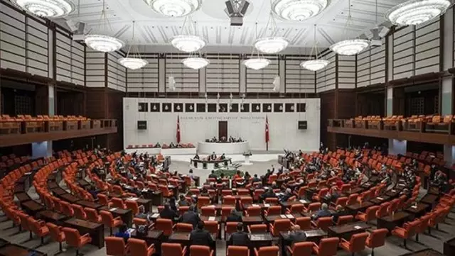 Meclis'te uzun süre sonra bir ilk! Güvenlik Soruşturması kanun teklifi muhalefetin oylarıyla reddedildi Meclis'te uzun süre sonra bir ilk! Güvenlik Soruşturması kanun teklifi muhalefetin oylarıyla reddedildi