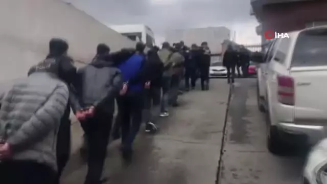 Hal çetesi soruşturmasında şüpheliler adliyeye sevk edildi Hal çetesi soruşturmasında şüpheliler adliyeye sevk edildi