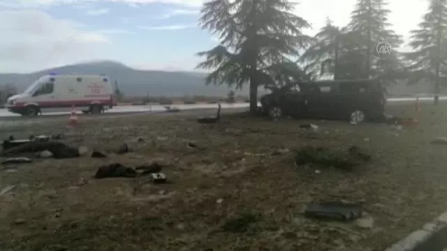Son dakika haberi! İki aracın çarpışması sonucu 3 kişi öldü, 8 kişi yaralandı Son dakika haberi! İki aracın çarpışması sonucu 3 kişi öldü, 8 kişi yaralandı