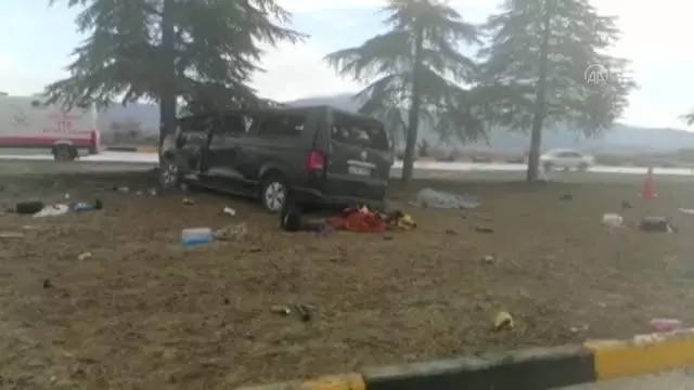 Son dakika haberi! İki aracın çarpışması sonucu 3 kişi öldü, 8 kişi yaralandı Son dakika haberi! İki aracın çarpışması sonucu 3 kişi öldü, 8 kişi yaralandı