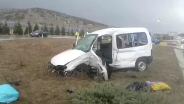 Son dakika haberi! İki aracın çarpışması sonucu 3 kişi öldü, 8 kişi yaralandı Son dakika haberi! İki aracın çarpışması sonucu 3 kişi öldü, 8 kişi yaralandı