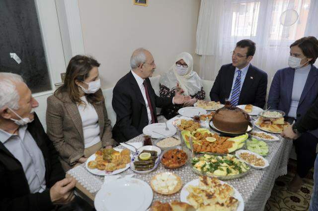 İmamoğlu'na 'Sana kete yaparım ama oy vermem' diyen Mahruze Teyze'yi Kılıçdaroğlu ziyaret etti