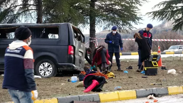 Isparta'da minibüs ile hafif ticari araç çarpıştı: 3 ölü, 8 yaralı Isparta'da minibüs ile hafif ticari araç çarpıştı: 3 ölü, 8 yaralı