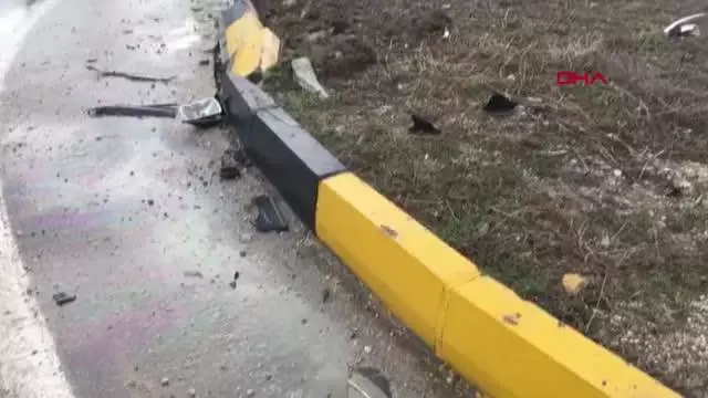 Isparta'da minibüsle hafif ticari araç çarpıştı 3 ölü, 8 yaralı Isparta'da minibüsle hafif ticari araç çarpıştı 3 ölü, 8 yaralı