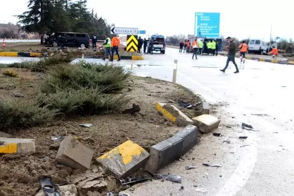 Son dakika haber: ISPARTA Isparta'da minibüsle hafif ticari araç çarpıştı: 3 ölü, 8 yaralı - Yeniden Son dakika haber: ISPARTA Isparta'da minibüsle hafif ticari araç çarpıştı: 3 ölü, 8 yaralı - Yeniden