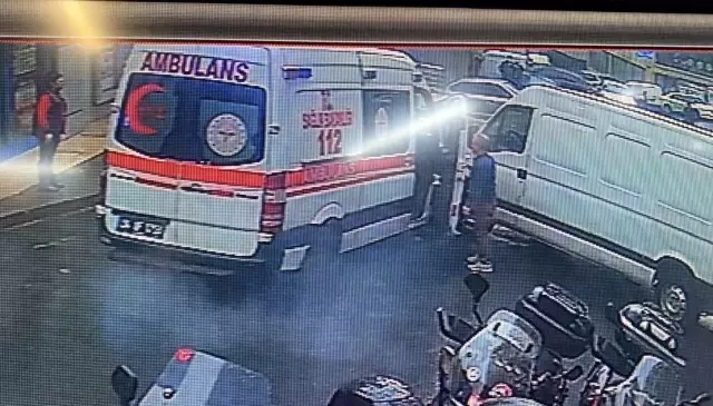 İstanbul'da ambulans ile minibüsün çarpıştığı kaza kamerada