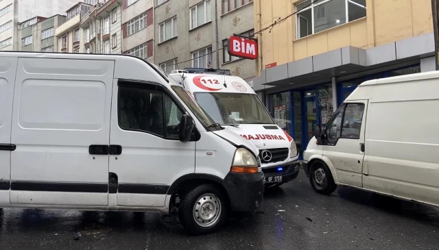 İstanbul'da ambulans ile minibüsün çarpıştığı kaza kamerada