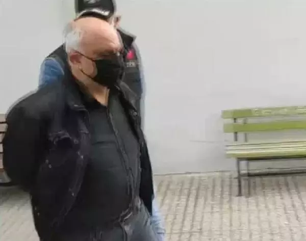 İZMİR İzmir'de DHKPC'ye operasyon 9 gözaltı İZMİR İzmir'de DHKPC'ye operasyon 9 gözaltı