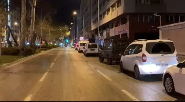 İZMİR İzmir'de DHKPC'ye operasyon 9 gözaltı İZMİR İzmir'de DHKPC'ye operasyon 9 gözaltı