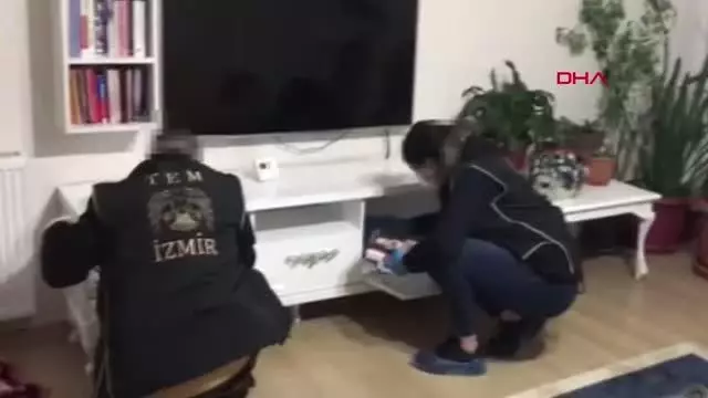 İZMİR İzmir'de DHKPC'ye operasyon 9 gözaltı İZMİR İzmir'de DHKPC'ye operasyon 9 gözaltı