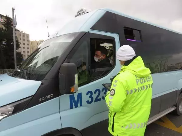 KADIKÖY'DE TOPLU TAŞIMA ARAÇLARINDA KORONAVİRÜS DENETİMİ KADIKÖY'DE TOPLU TAŞIMA ARAÇLARINDA KORONAVİRÜS DENETİMİ