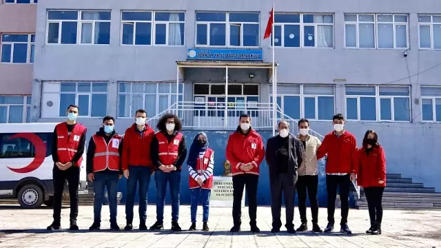 Kızılay'dan öğrencilere yardım eli Kızılay'dan öğrencilere yardım eli