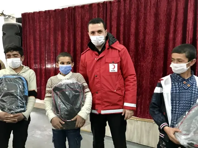 Kızılay'dan öğrencilere yardım eli Kızılay'dan öğrencilere yardım eli