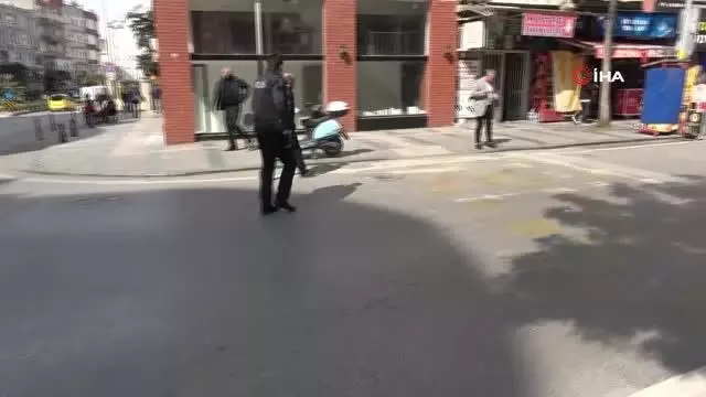 Kredi borcunu ödeyemediği banka şubesinin camlarını ayran ve yumurtaya buladı Kredi borcunu ödeyemediği banka şubesinin camlarını ayran ve yumurtaya buladı