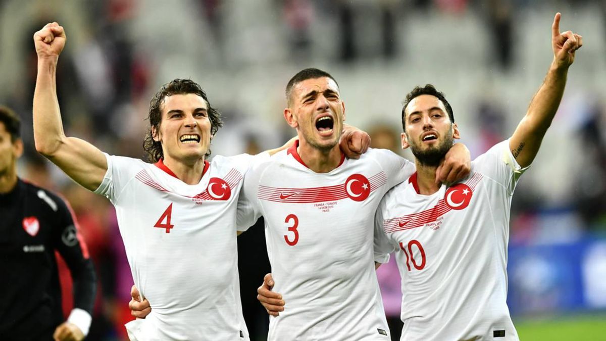 Milli Takımımız'ın yıldız stoperi Merih Demiral'ın koronavirüs testi pozitif çıktı