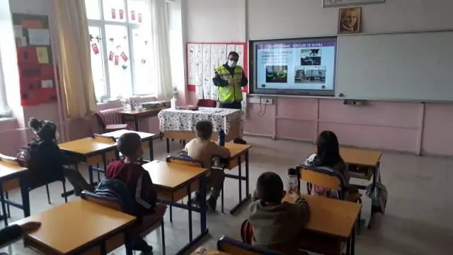 Son dakika haberleri... Öğrencilere Trafik Dedektifleri ve İyi Dersler Şoför Amca eğitimi verildi