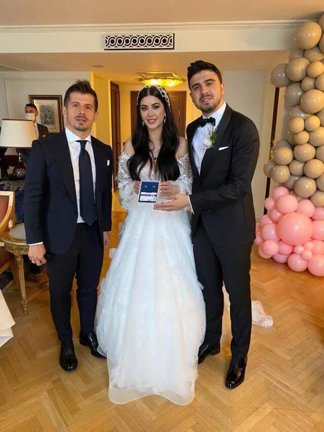 Mayor Ali Koc And Other Guests Watched Ozan Tufan S Entertaining Dance With His Wife At The Wedding With A Smile Mbsoccerevents