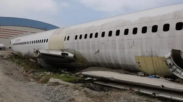 TRABZON Pistten çıkıp kaderine terk edilen uçak, pide salonu olacak TRABZON Pistten çıkıp kaderine terk edilen uçak, pide salonu olacak