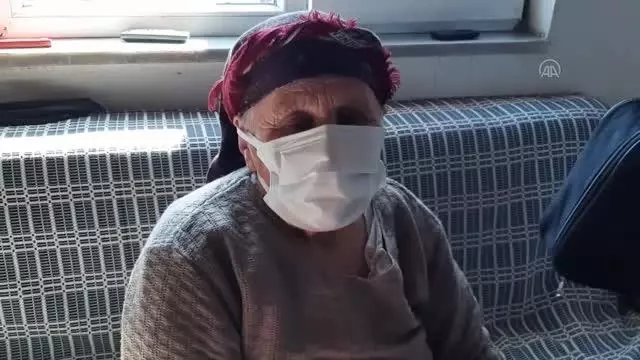 Sağlık görevlileri kırsaldaki yaşlılara Kovid-19 aşısı yapmak için yoğun mesai harcıyor Sağlık görevlileri kırsaldaki yaşlılara Kovid-19 aşısı yapmak için yoğun mesai harcıyor