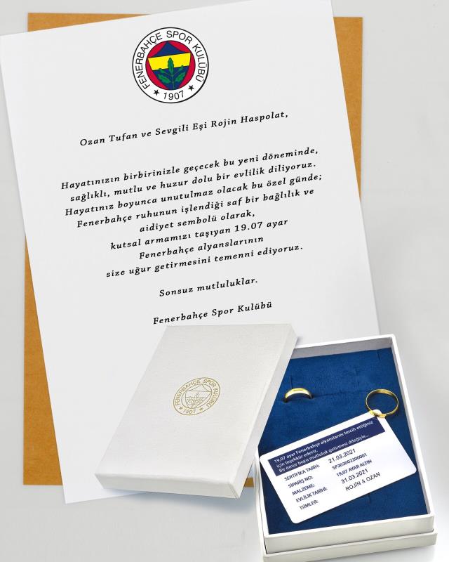 Sarı-Lacivertli kulüp, Ozan'a mutlu gününde üzerinde özel not yazan 19.07 ayar alyans hediye etti