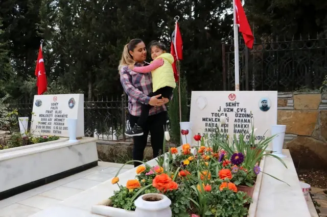 Şehit babasının kanı yerde kalmadı, Elif asker abilerine selam yolladı Şehit babasının kanı yerde kalmadı, Elif asker abilerine selam yolladı