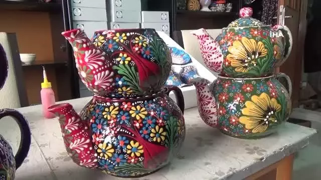 Sıra dışı çaydanlıklar ilgi odağı oldu Sıra dışı çaydanlıklar ilgi odağı oldu