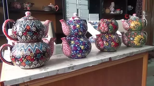 Sıra dışı çaydanlıklar ilgi odağı oldu Sıra dışı çaydanlıklar ilgi odağı oldu