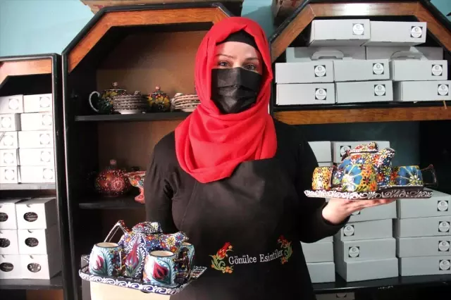 Sıra dışı çaydanlıklar ilgi odağı oldu Sıra dışı çaydanlıklar ilgi odağı oldu