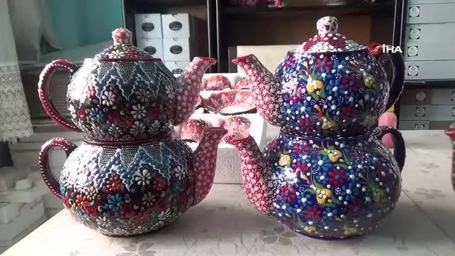 Sıra dışı çaydanlıklar ilgi odağı oldu Sıra dışı çaydanlıklar ilgi odağı oldu