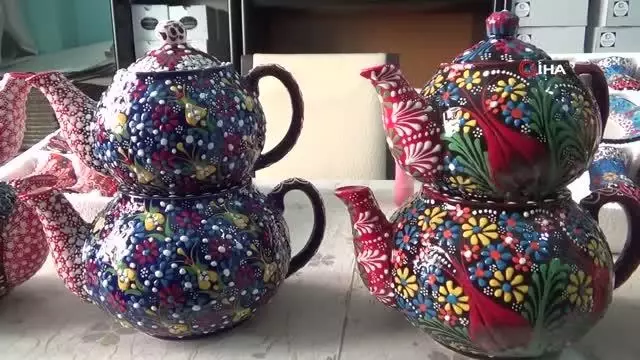 Sıra dışı çaydanlıklar ilgi odağı oldu Sıra dışı çaydanlıklar ilgi odağı oldu
