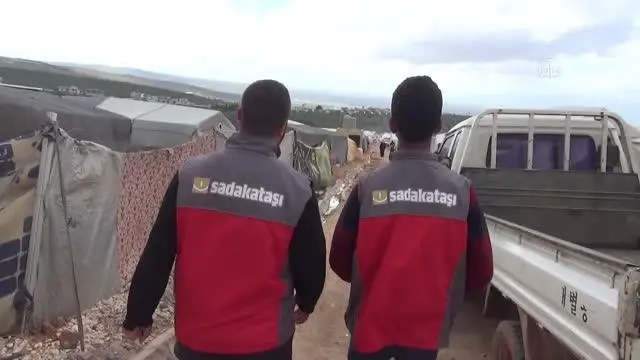 Suriye'deki savaşta anne ve babasını kaybeden Zeynep sıcak bir yuvaya kavuştu Suriye'deki savaşta anne ve babasını kaybeden Zeynep sıcak bir yuvaya kavuştu