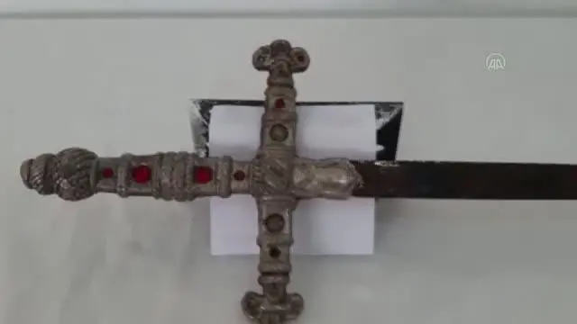 Tarihi eser olduğu değerlendirilen kılıç, sikke, heykel ve mühür ele geçirildi Tarihi eser olduğu değerlendirilen kılıç, sikke, heykel ve mühür ele geçirildi