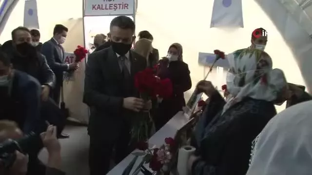 Tarım ve Orman Bakanı Pakdemirli evlat nöbetindeki ailelerle buluştu Tarım ve Orman Bakanı Pakdemirli evlat nöbetindeki ailelerle buluştu