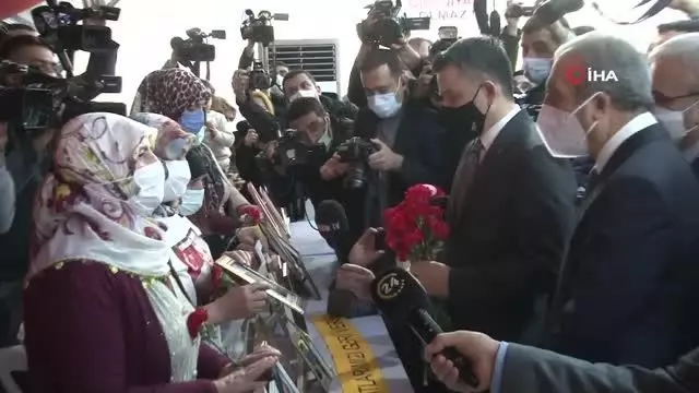 Tarım ve Orman Bakanı Pakdemirli evlat nöbetindeki ailelerle buluştu Tarım ve Orman Bakanı Pakdemirli evlat nöbetindeki ailelerle buluştu