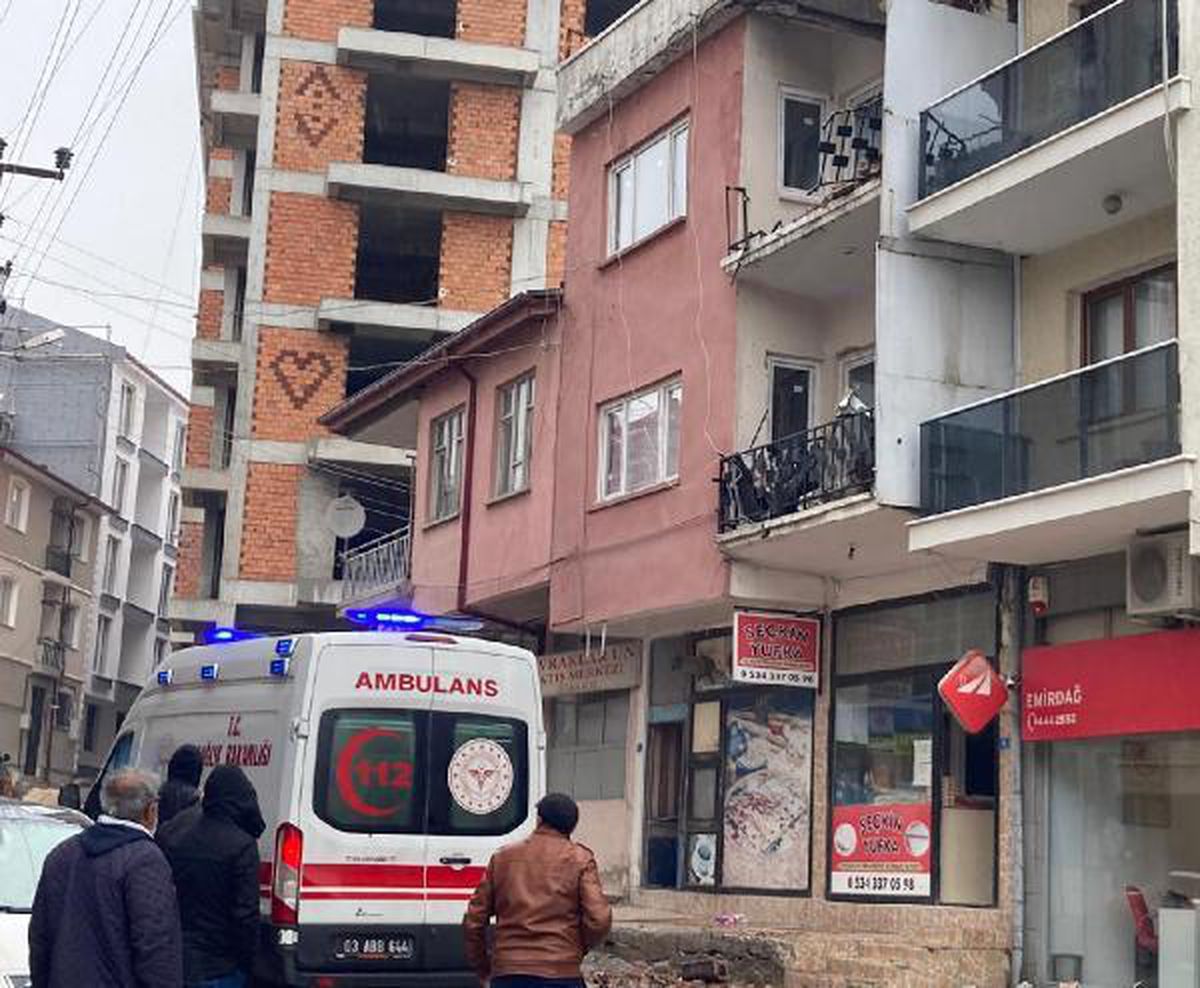 Son dakika haber! Terasında çalıştığı 2 katlı binadan düşüp öldü