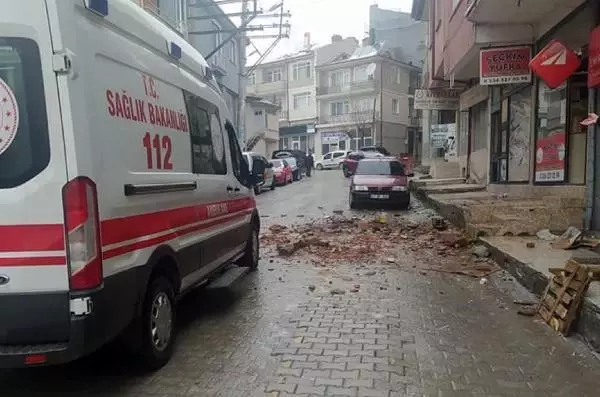 Son dakika haber! Terasında çalıştığı 2 katlı binadan düşüp öldü Son dakika haber! Terasında çalıştığı 2 katlı binadan düşüp öldü